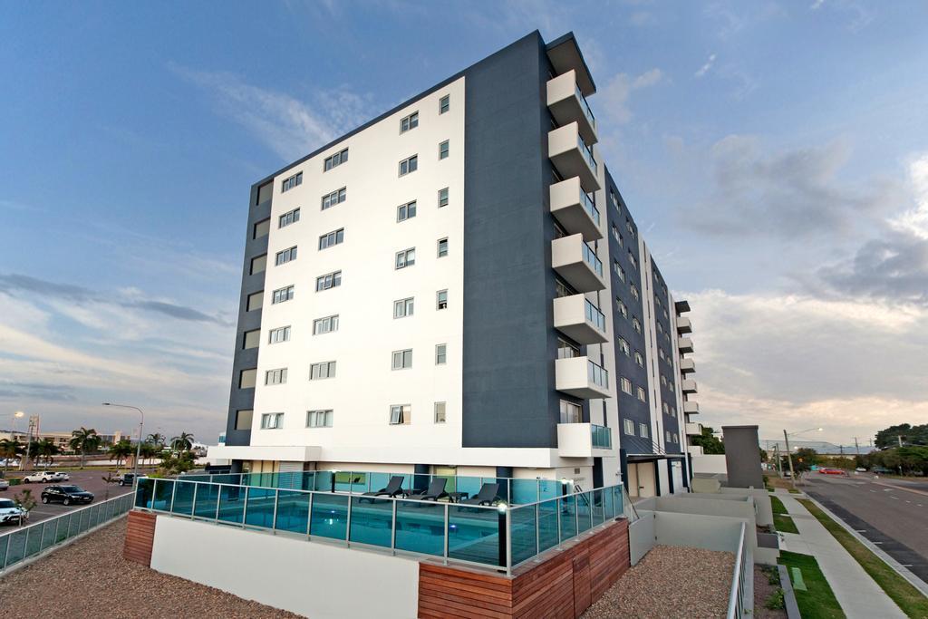 Allure Hotel & Apartments Таунсвилл Экстерьер фото