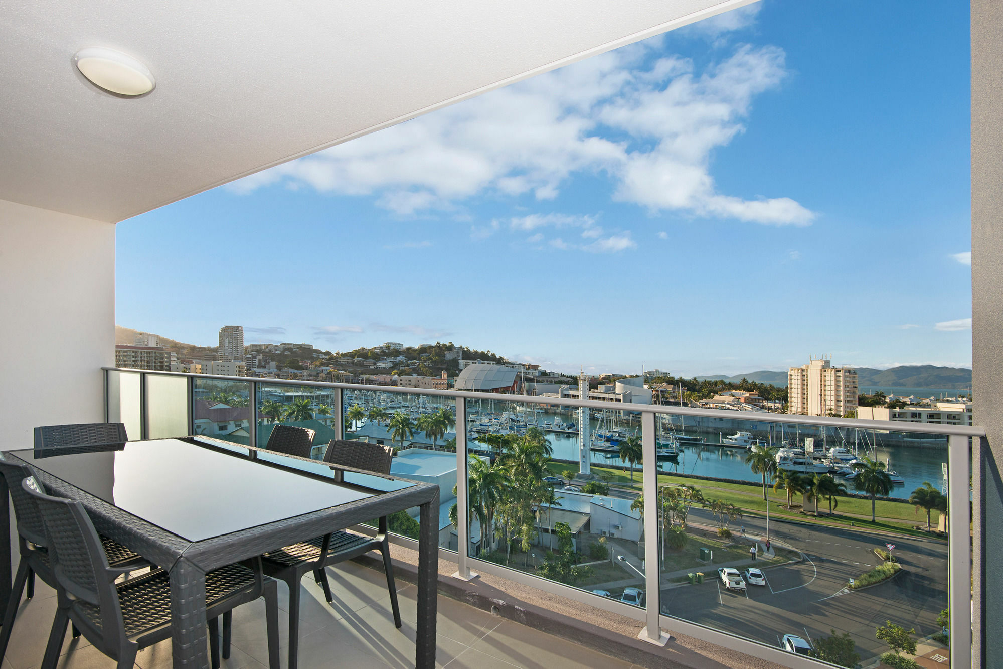 Allure Hotel & Apartments Таунсвилл Экстерьер фото