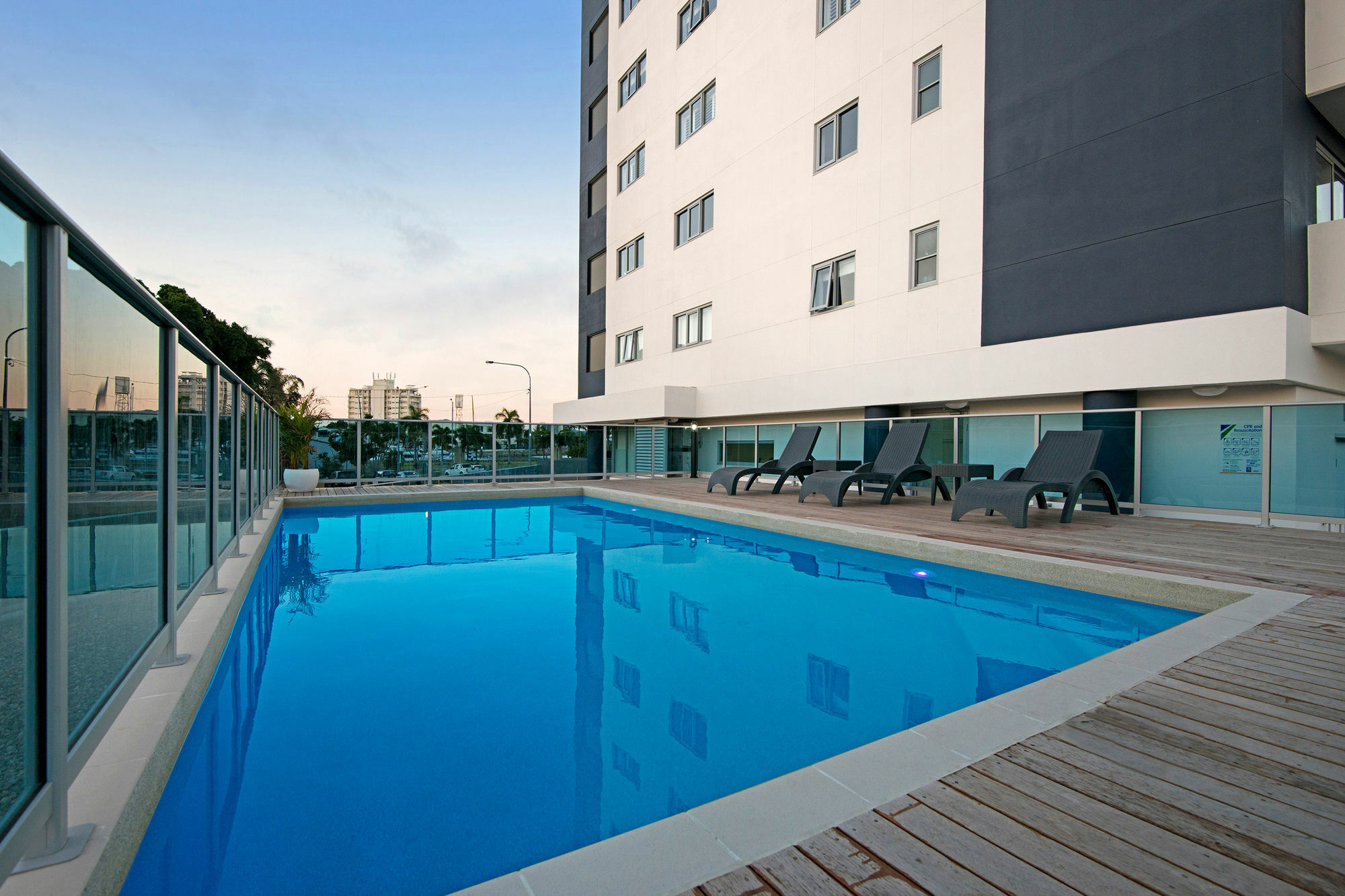Allure Hotel & Apartments Таунсвилл Экстерьер фото